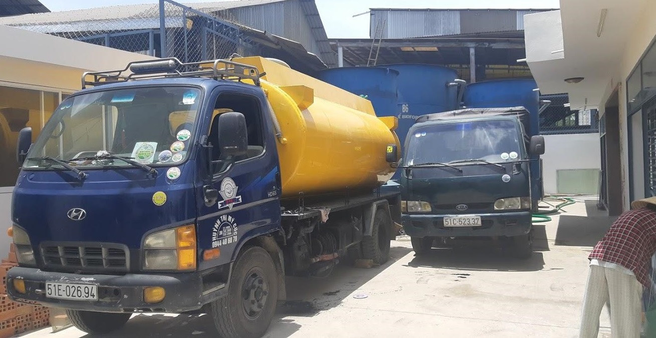Thực hiện dịch vụ hút hầm cầu đúng khối tại Bến Cát Bình Dương